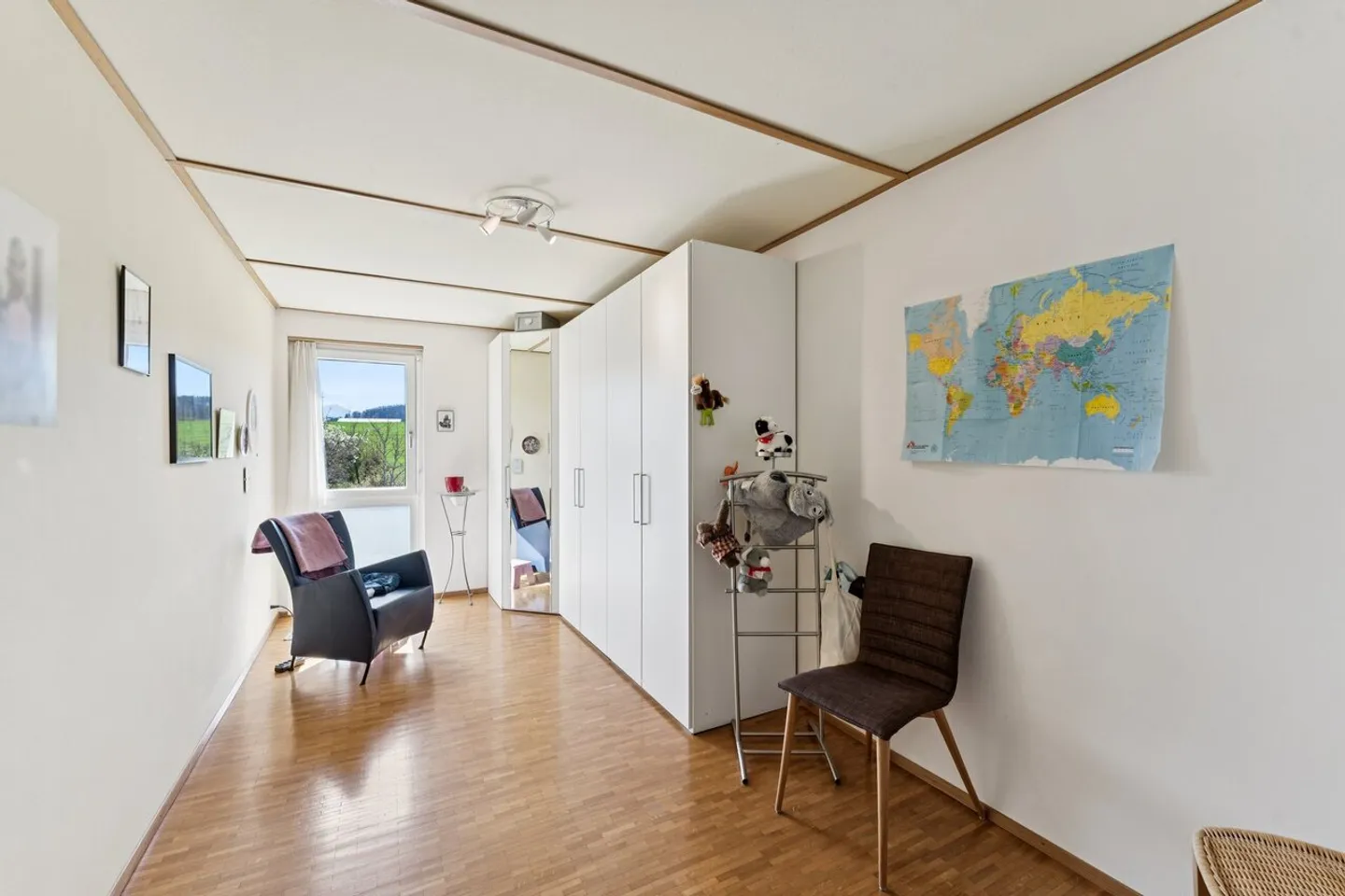 Beautiful house with ideal location - Photo 11 of 13