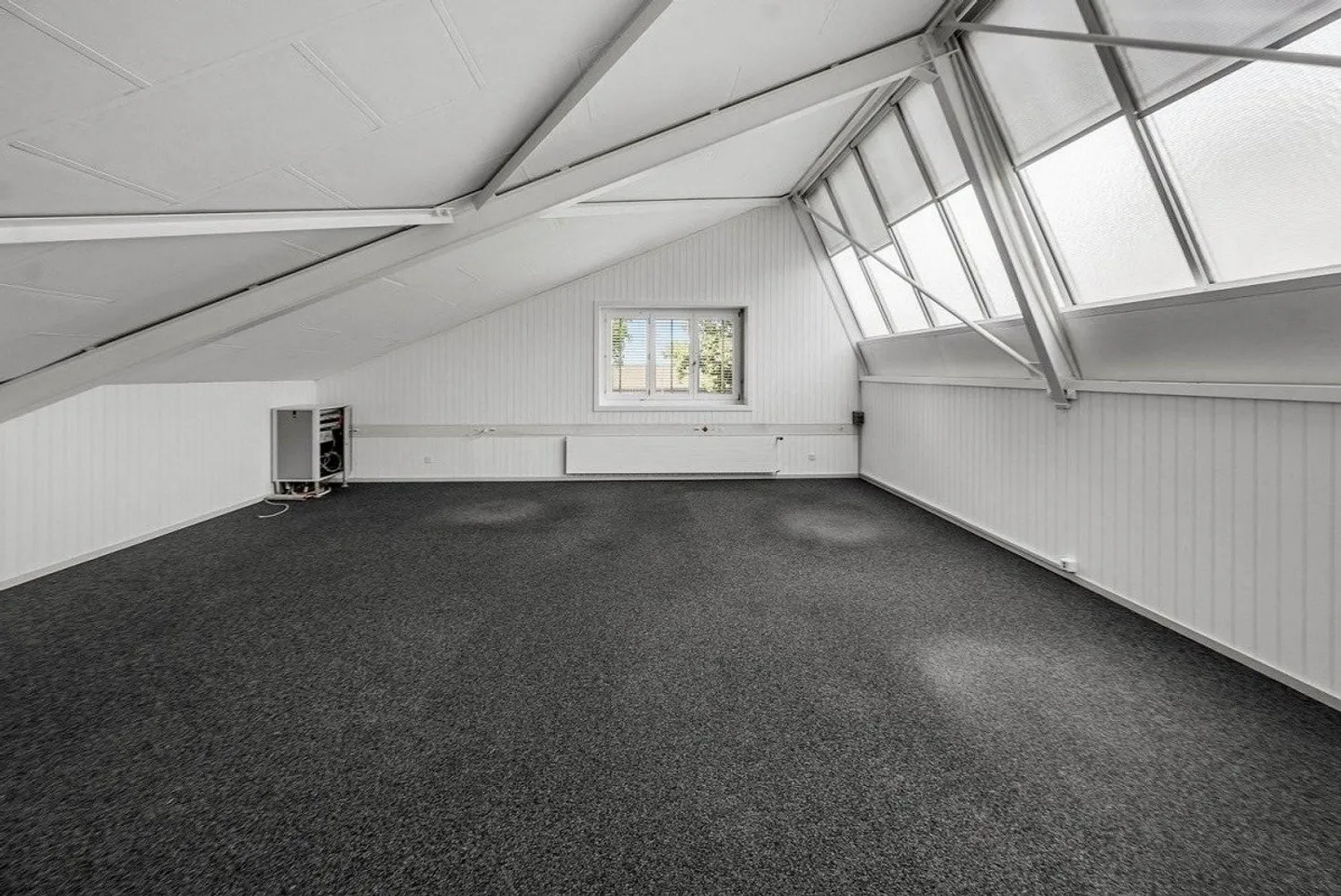 New Hub for Your Logistics in Schmitten FR - Photo 9 of 12