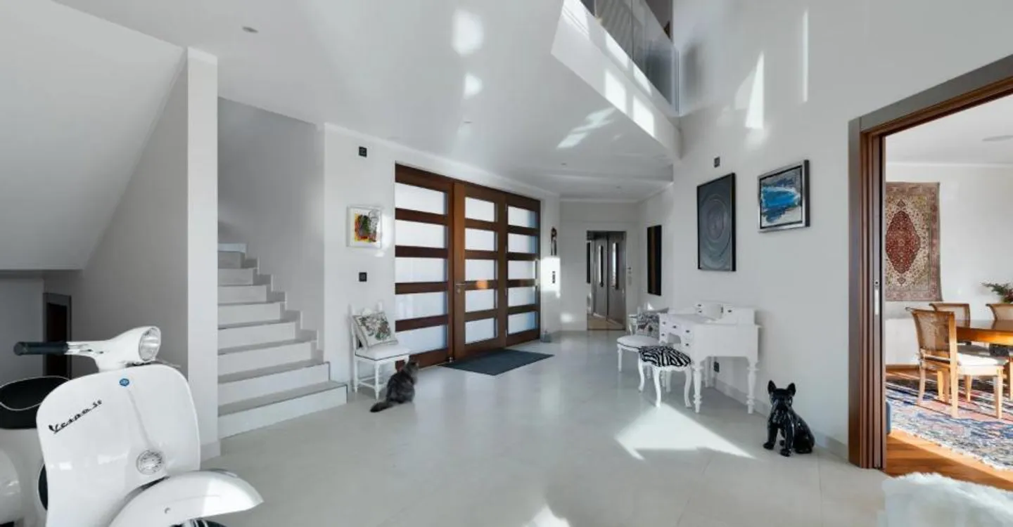 Luxury Chalet with Panoramic Views - Photo 3 of 12