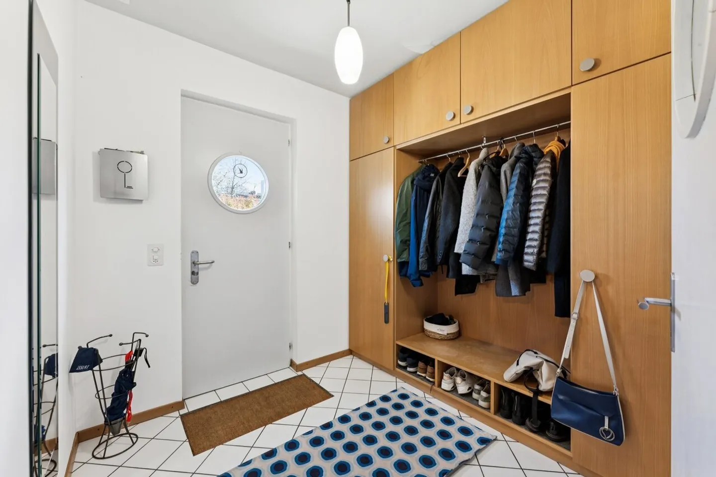 Beautiful house with ideal location - Photo 10 of 13