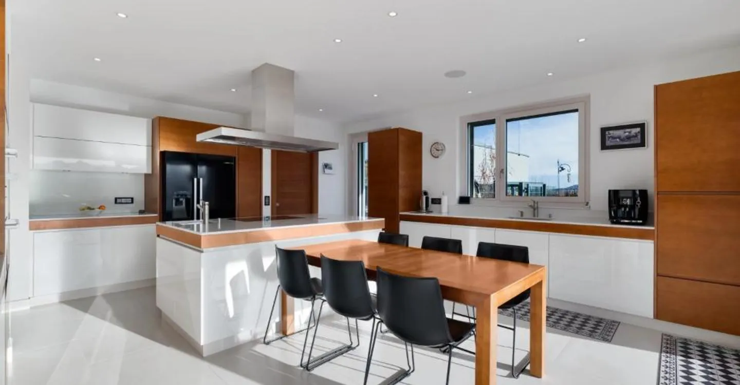 Luxury Chalet with Panoramic Views - Photo 7 of 12