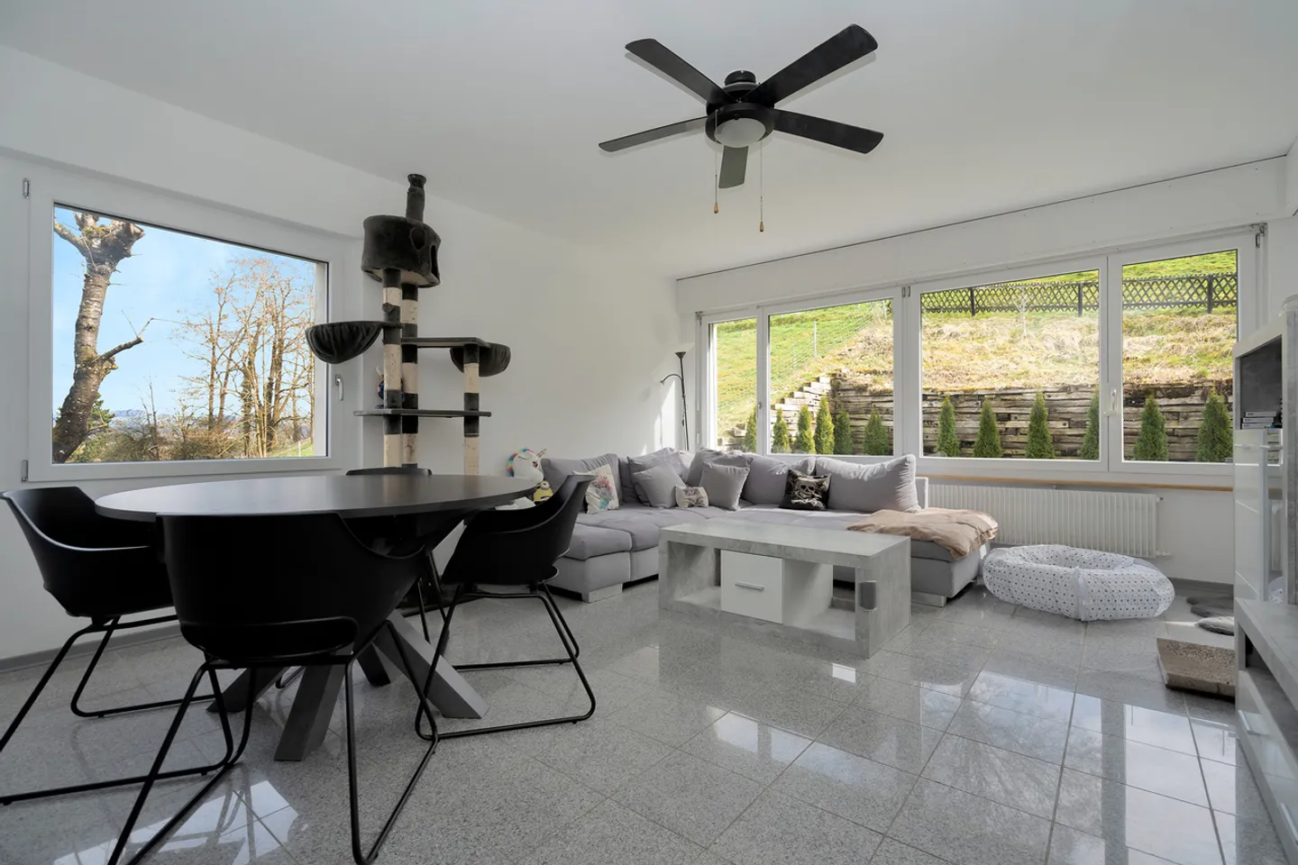 Casa bifamiliare con grande giardino e appartamento - Foto 5 di 12