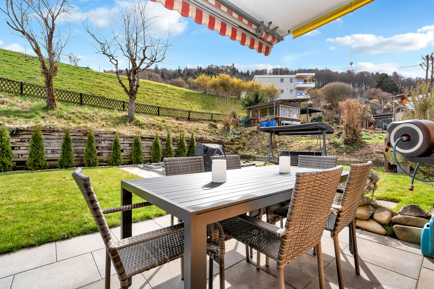 Casa bifamiliare con grande giardino e appartamento - Foto 10 di 12