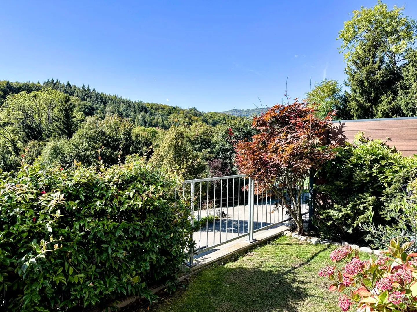 Bellissimo appartamento familiare con giardino-balcone e vista libera - Foto 8 di 13