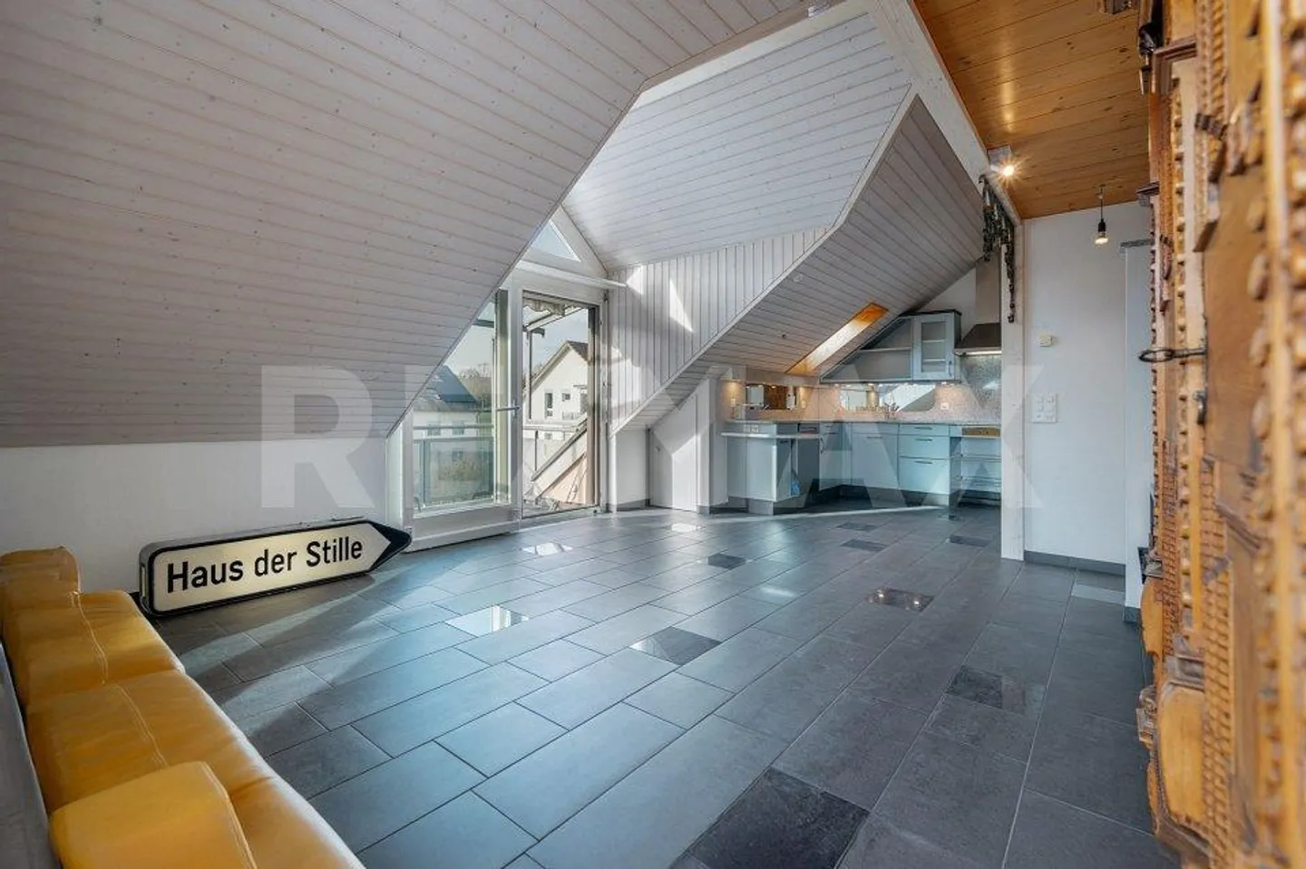 Ideale Lage in Niederurdorf: charmantes Dachwohnen auf zwei Etagen - Foto 1 von 13