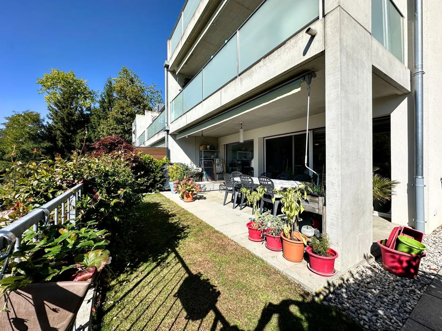 Bellissimo appartamento familiare con giardino-balcone e vista libera - Foto 12 di 13