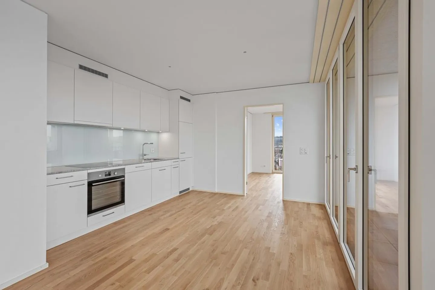 Stylish living in Wiler city center - Photo 5 of 9