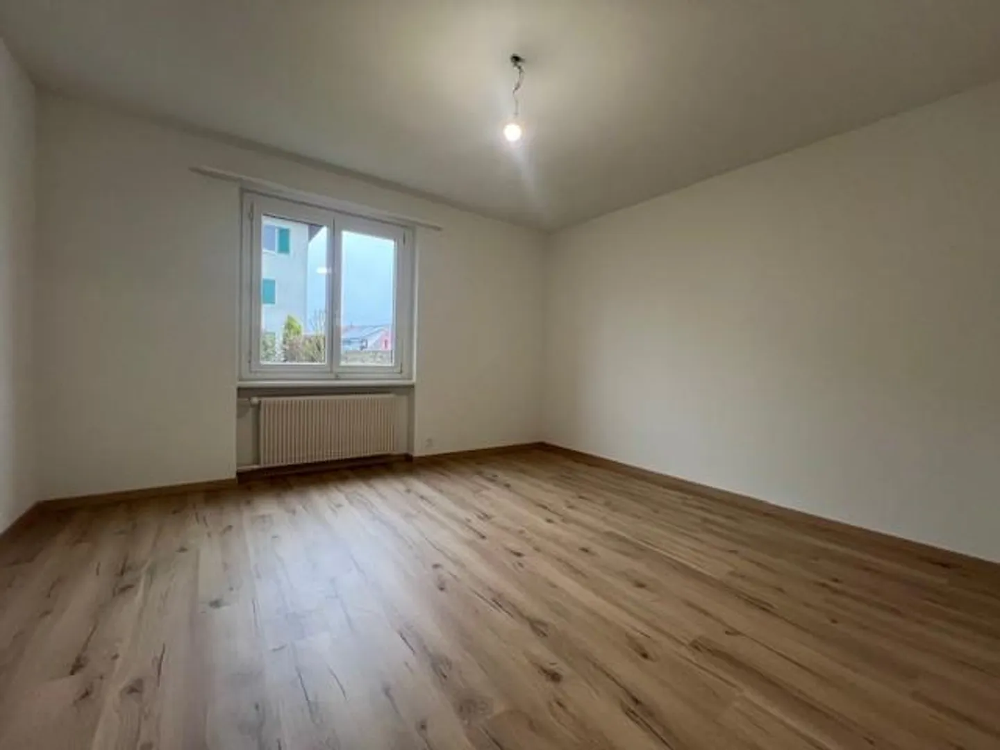 In affitto a Büetigen: appartamento ristrutturato di 4,5 locali con giardino - Foto 5 di 9