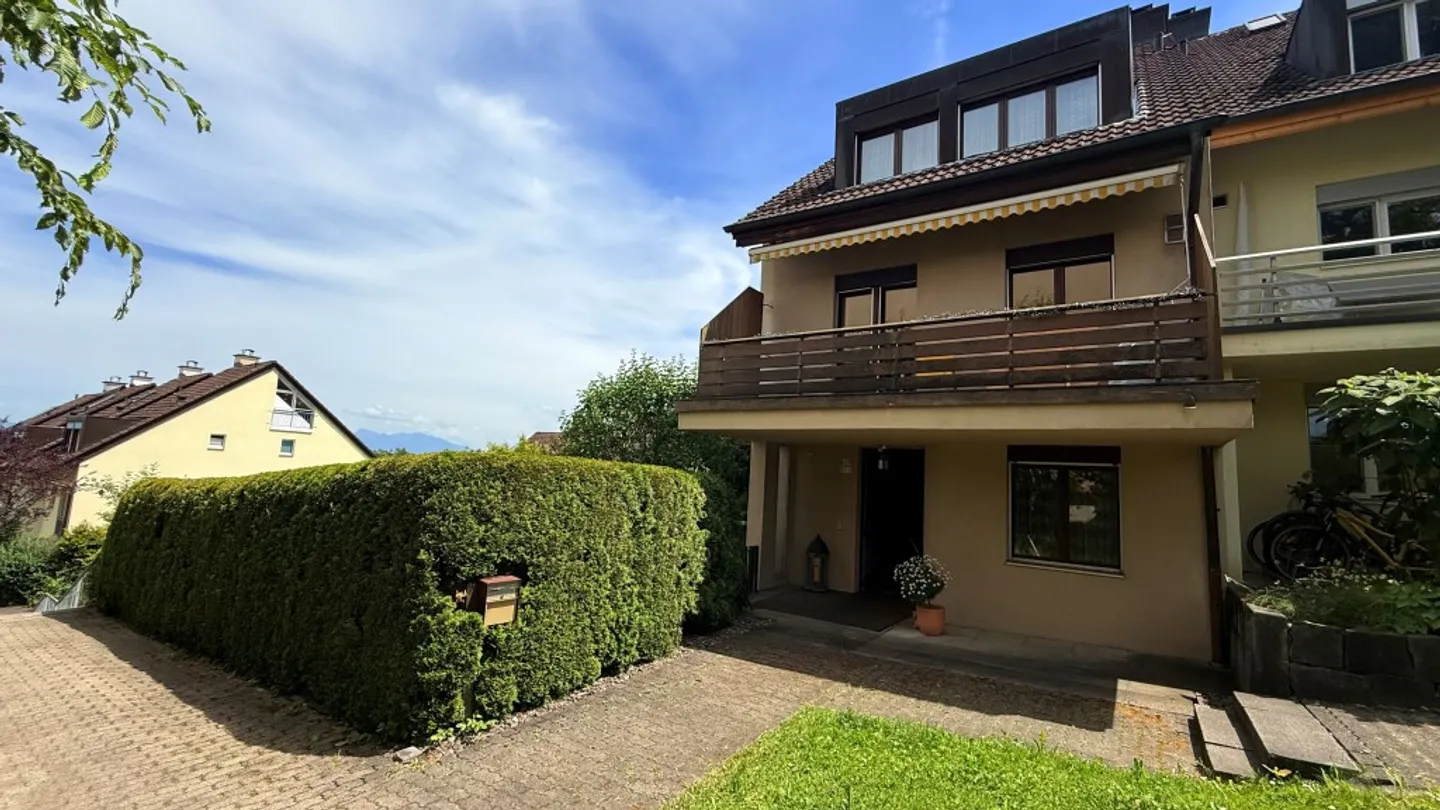 Casa a schiera angolare di 6,5 stanze con vista lago - Foto 1 di 11