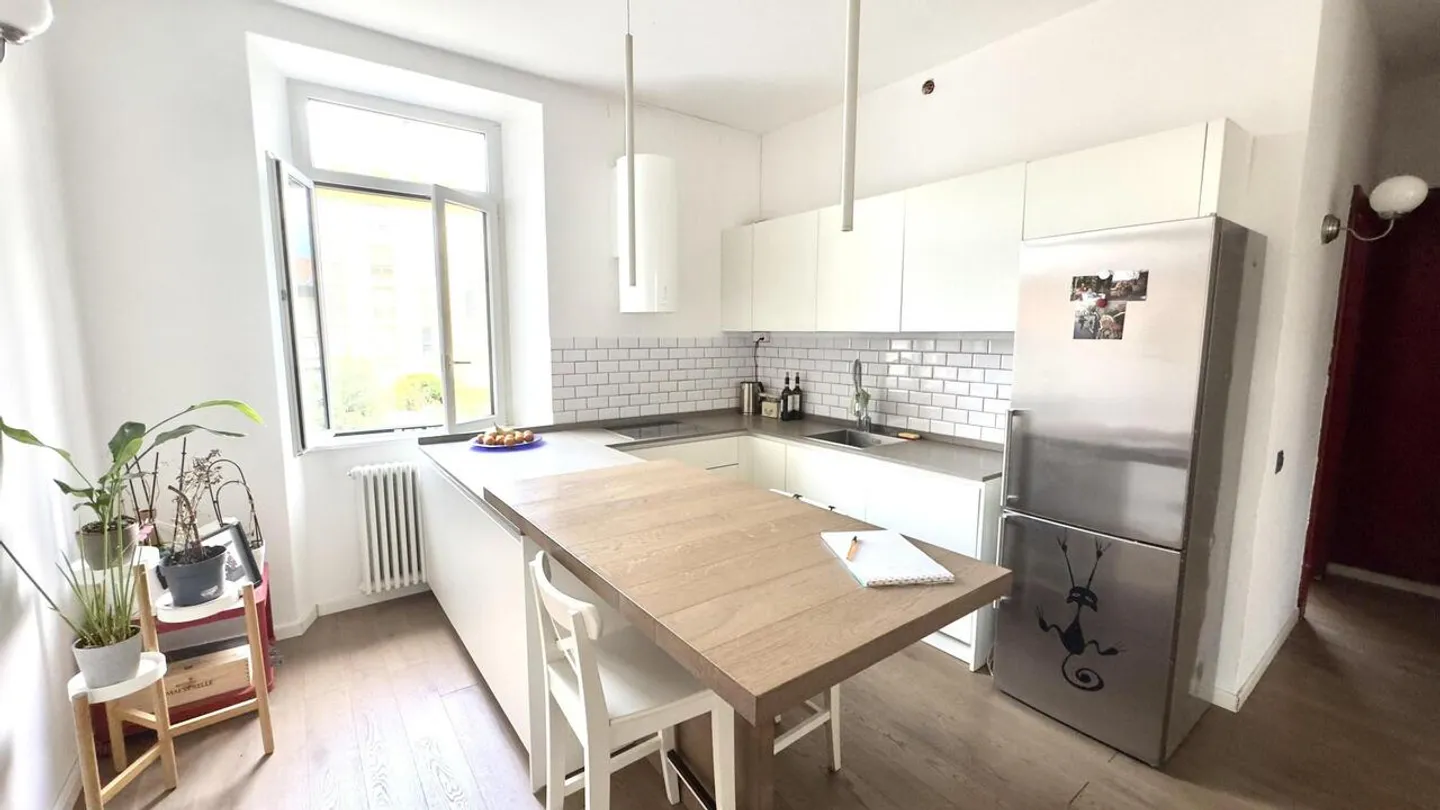 Appartement accueillant de 2,5 pièces avec terrasse couverte - Photo 3 sur 9