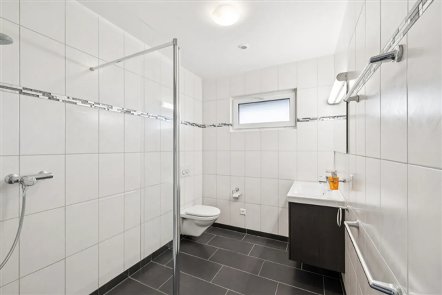 Maison individuelle Minergie AAA lumineuse avec vue dégagée - Photo 6 sur 15