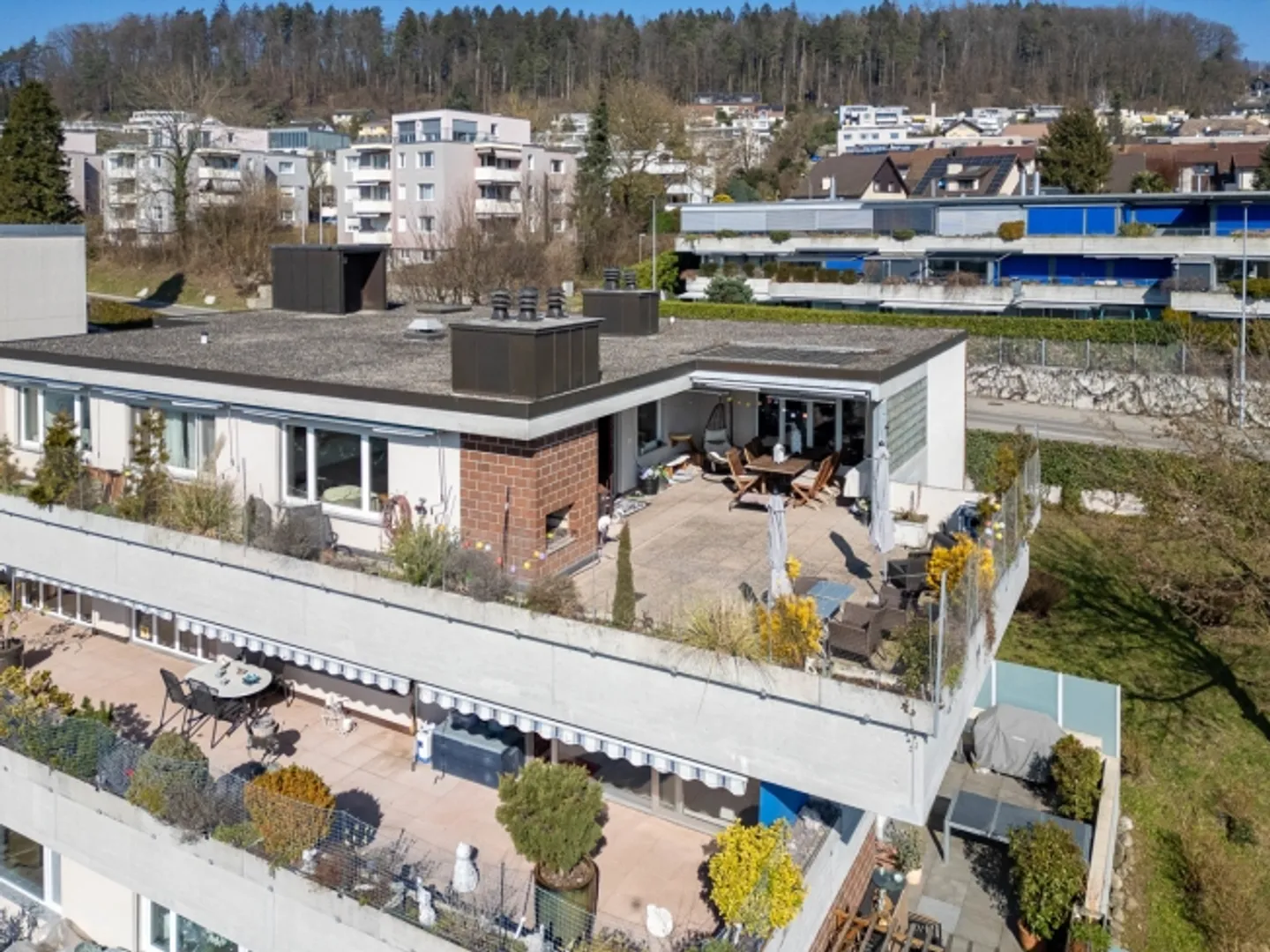 Terrassenwohnung mit Fernsicht und Potenzial - Foto 1 von 10