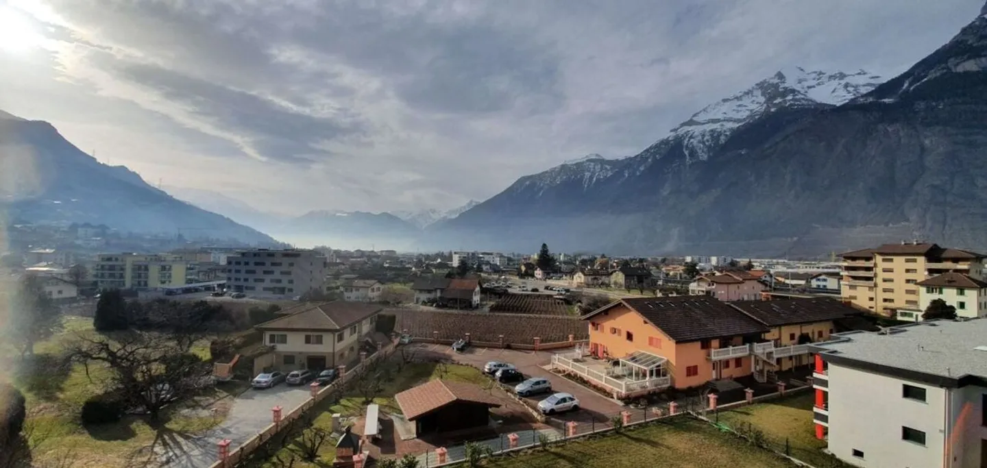 spazioso appartamento luminoso di 2,5 locali con due posti auto e loggia - Foto 7 di 7
