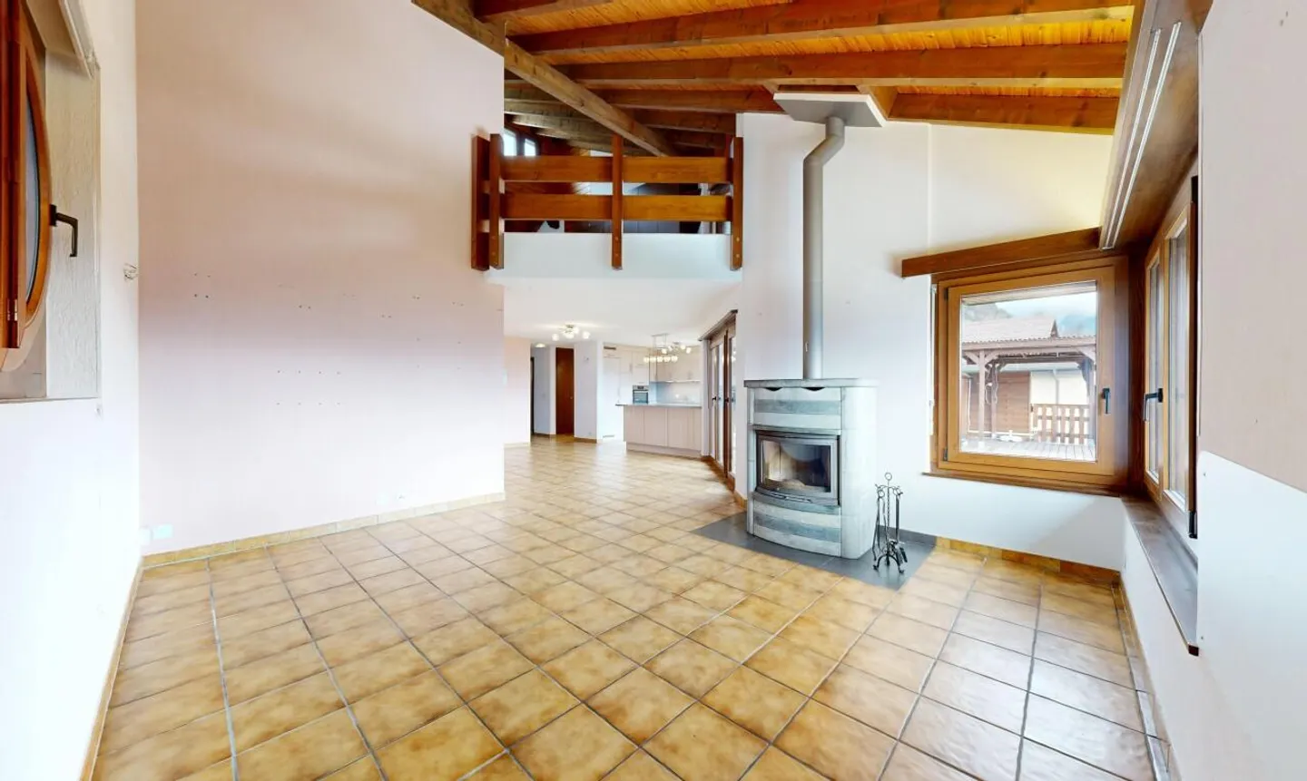 House 8.5 + independent apartment 2.5 with unobstructed view - Photo 4 of 11