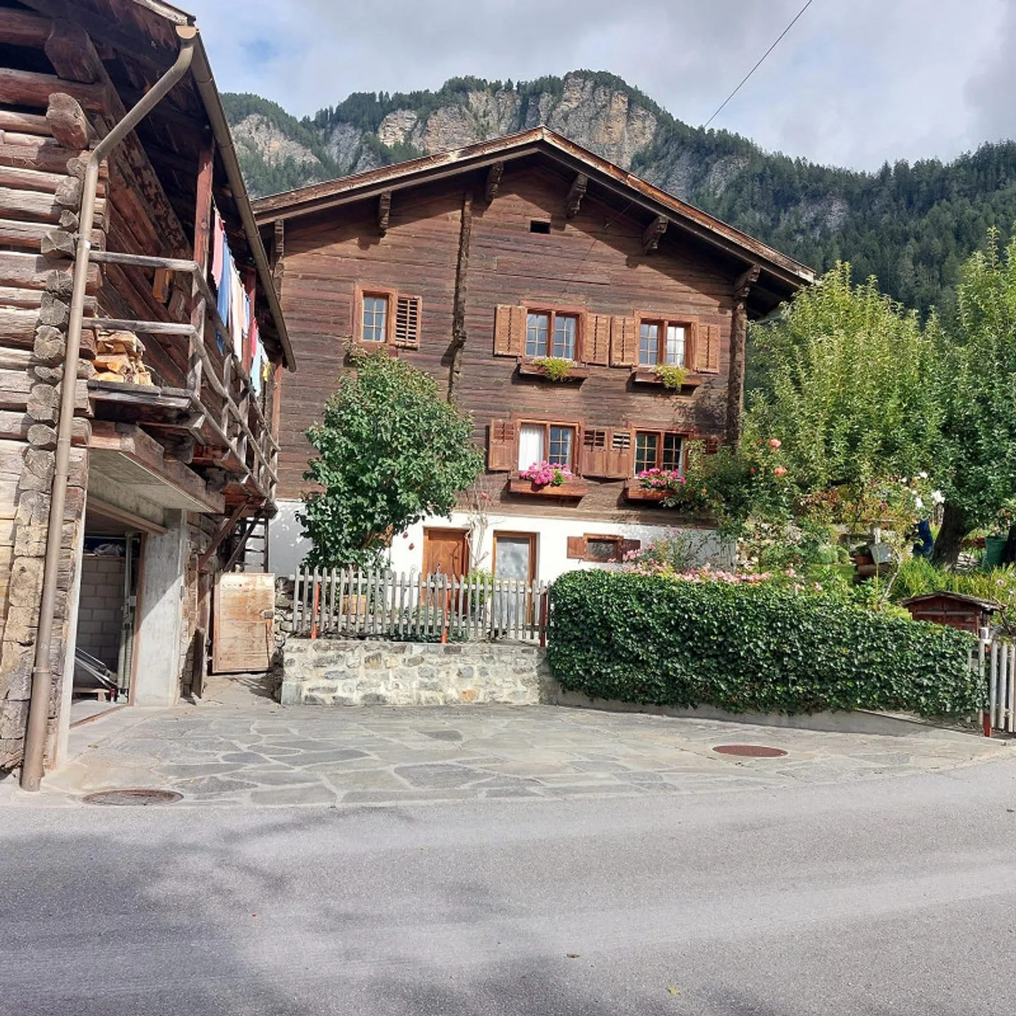 Maison multifamiliale rustique avec valeur historique - Photo 1 sur 29