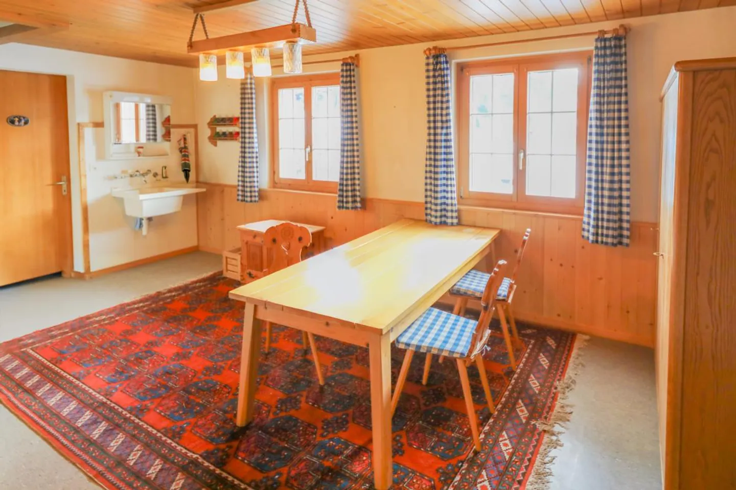 Chalet confortable et rustique avec garages et maison de jardin - Photo 3 sur 9