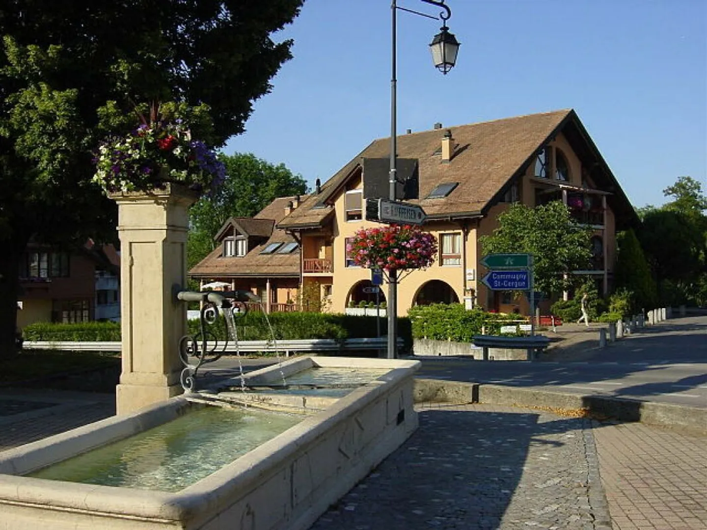 Magnificent garden-level apartment in Mies - Photo 1 of 10