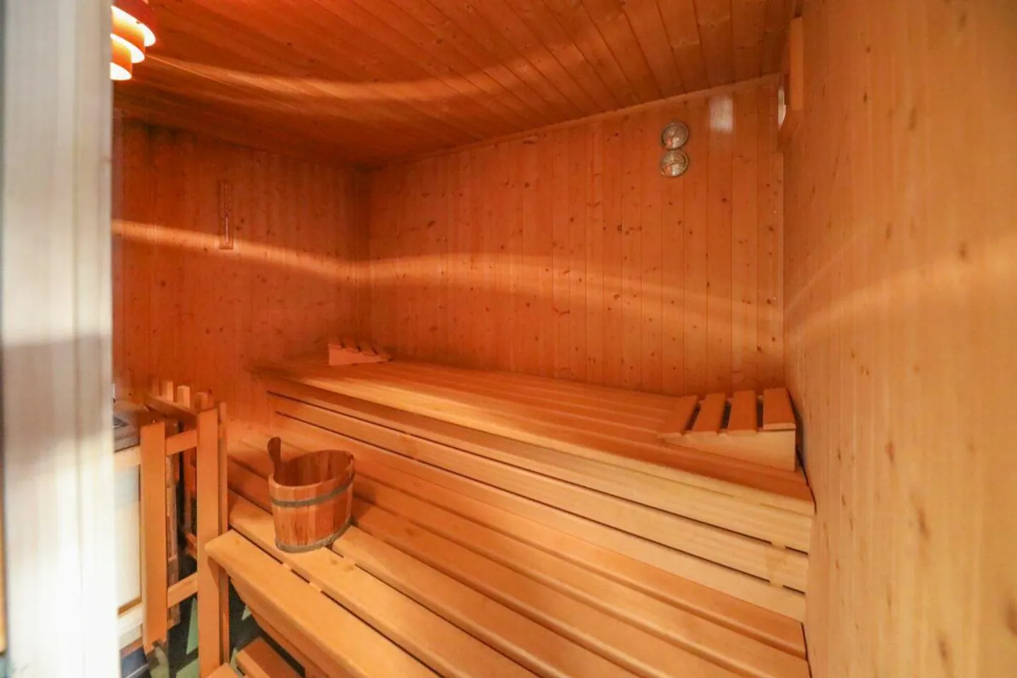 Chalet confortable et rustique avec garages et maison de jardin - Photo 6 sur 9