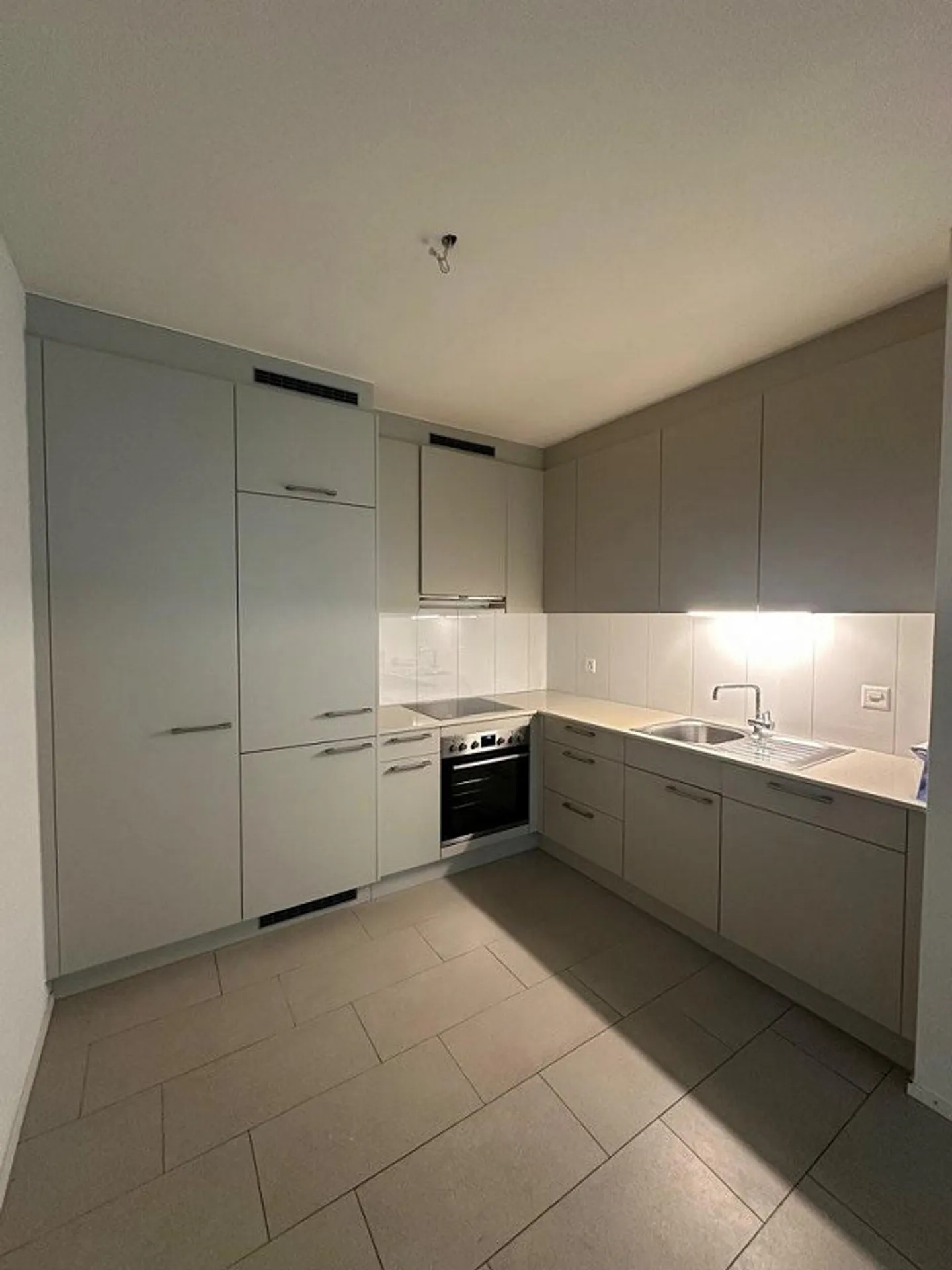 Enjoy the summer on your patio - Photo 4 of 8