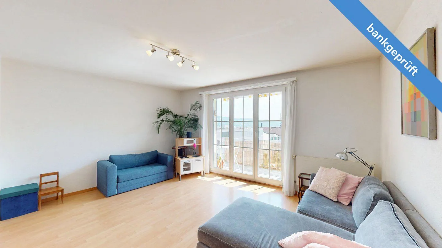 AgentSelly - Living with a View in a Central Location - Photo 2 of 13