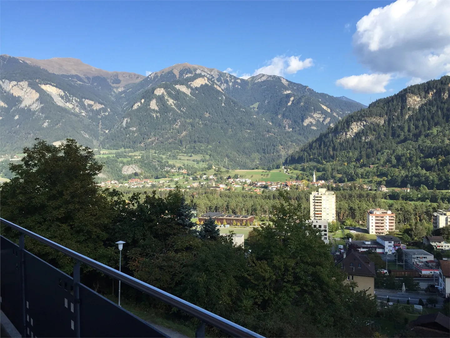 Sunny 4 1/2 room apartment with a view over Thusis - Photo 1 of 9