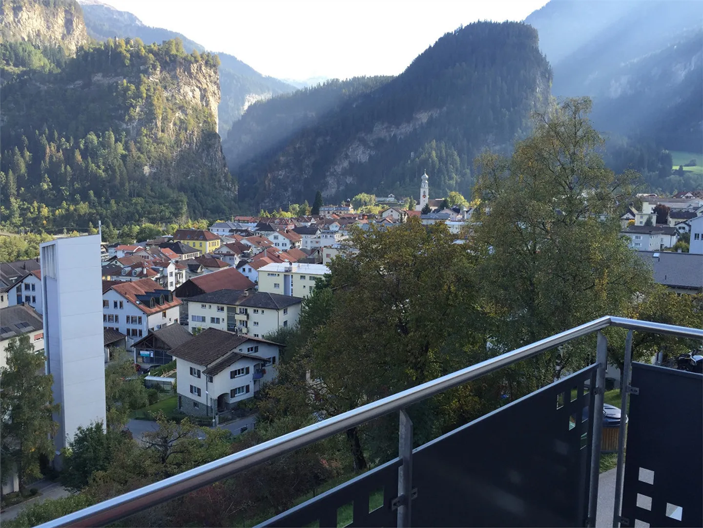 Sunny 4 1/2 room apartment with a view over Thusis - Photo 2 of 9