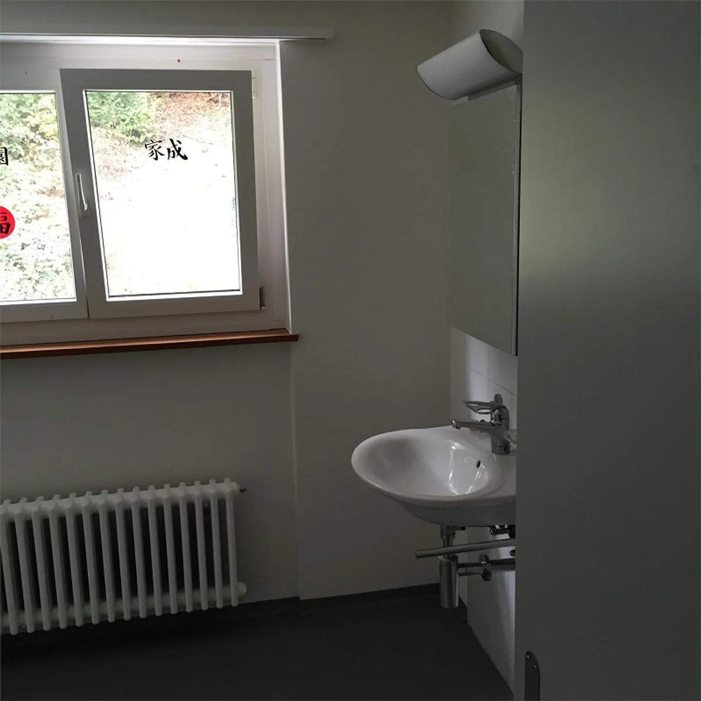 Sunny 4 1/2 room apartment with a view over Thusis - Photo 8 of 9