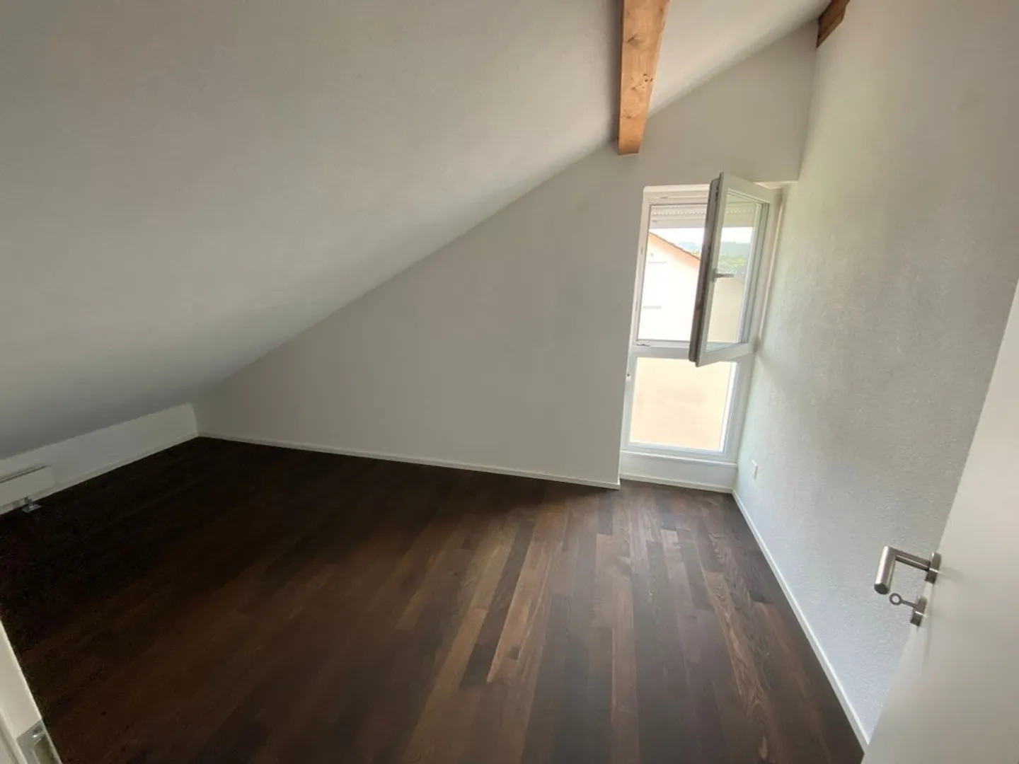 Attic apartment seeks residents - Photo 7 of 9