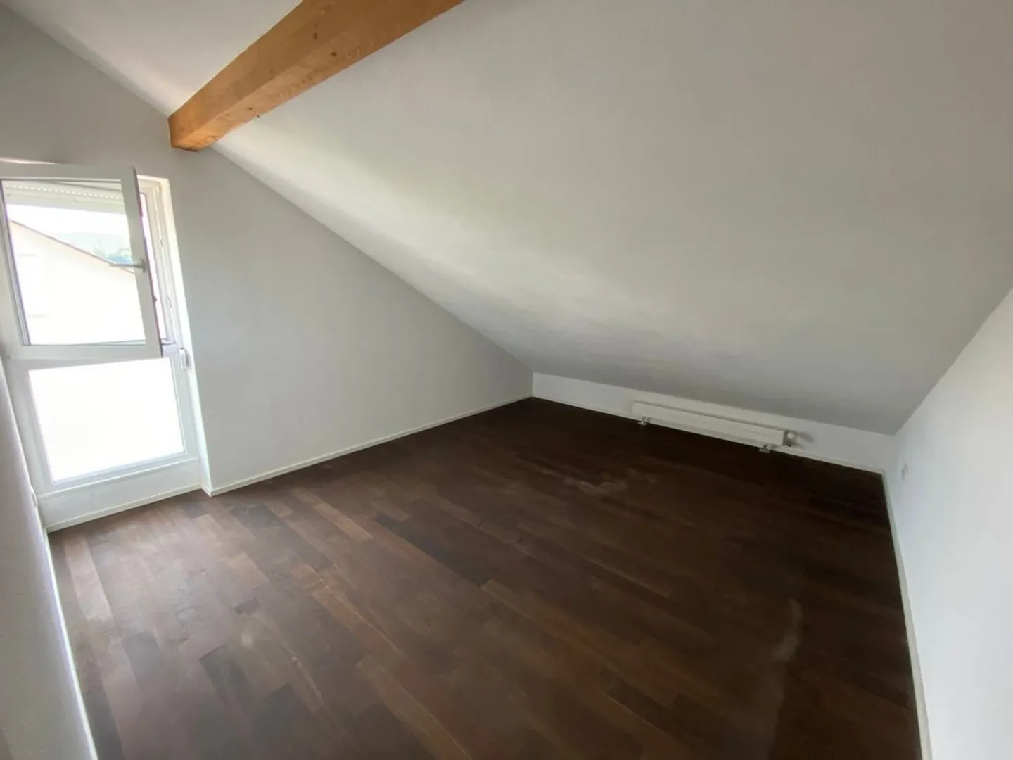 Attic apartment seeks residents - Photo 5 of 9