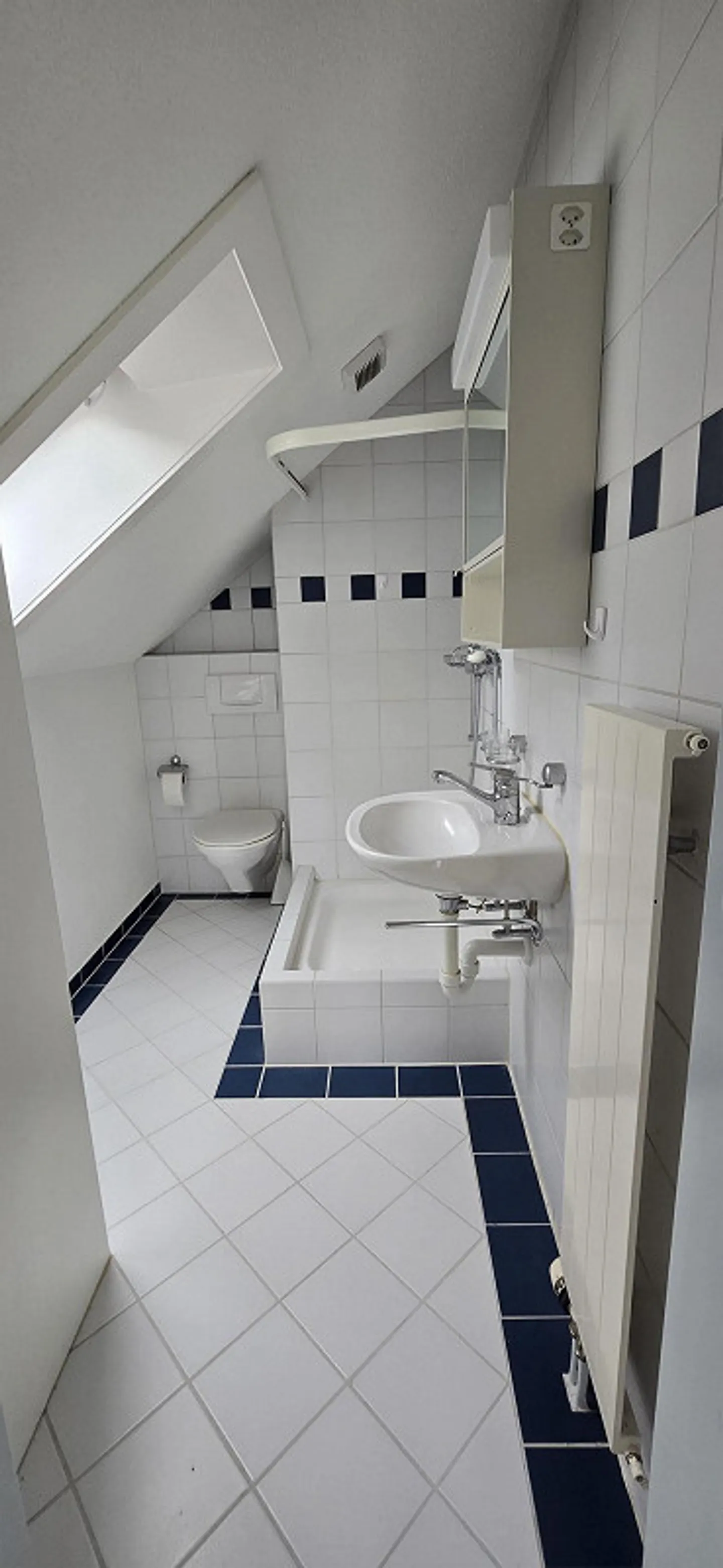 Sonnige, ruhige, neu renovierte Dachwohnung - Foto 2 von 6