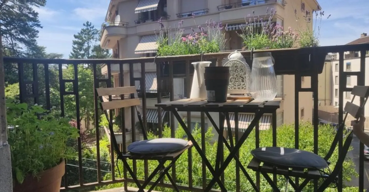 Beautiful 4-room apartment ideally located, close to the train station - Photo 1 of 9