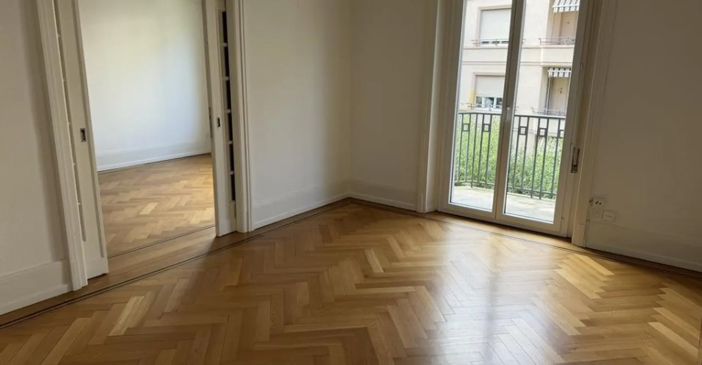 Beautiful 4-room apartment ideally located, close to the train station - Photo 5 of 9