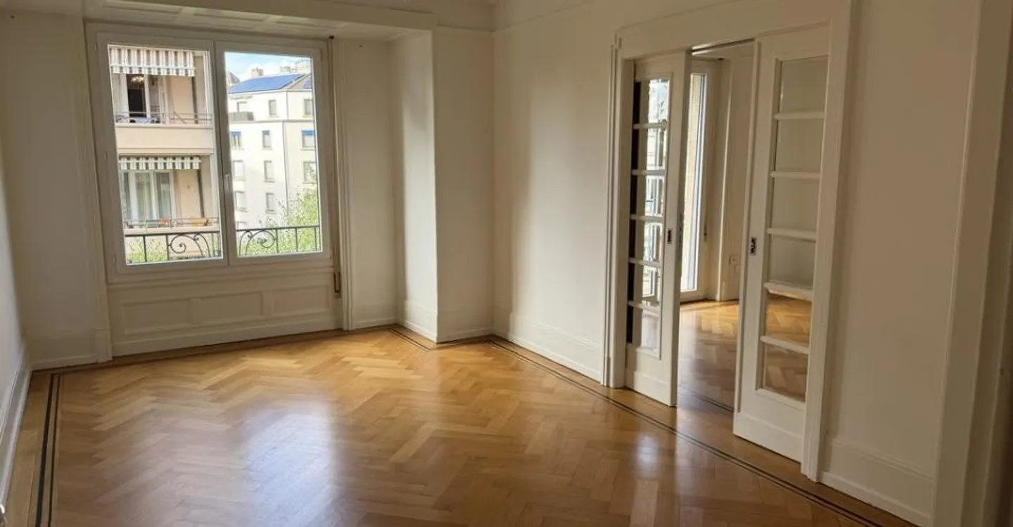 Beautiful 4-room apartment ideally located, close to the train station - Photo 2 of 9