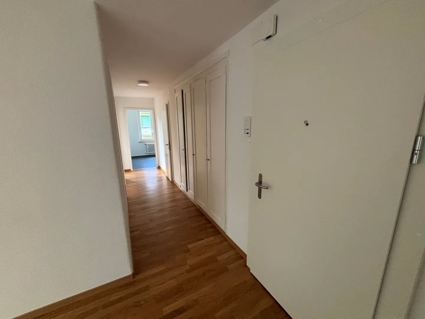 Appartamento affascinante di 3.5 stanze con balcone a Ostermundigen - Disponibile da settembre. - Foto 1 di 18