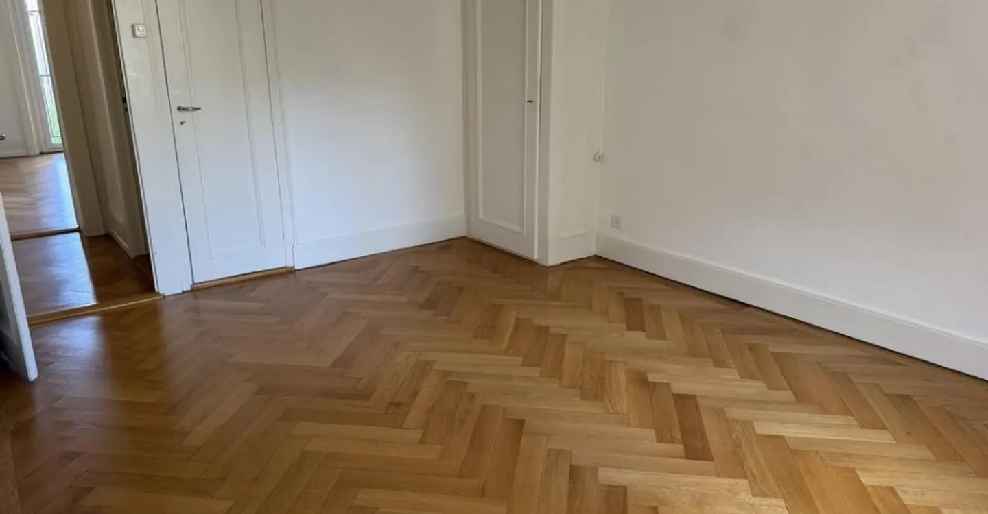 Beautiful 4-room apartment ideally located, close to the train station - Photo 6 of 9