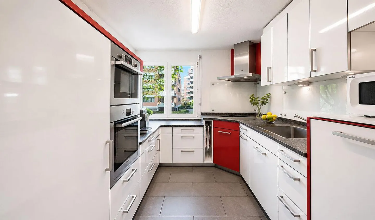 Zentrale 4.5-Zimmer-Wohnung mit Balkon - Foto 3 von 5