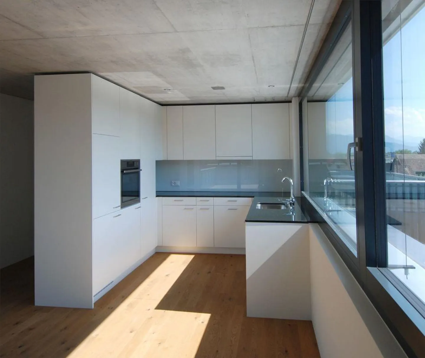 sonnige 2.5 Zimmer-Attikawohnung mit herrlicher Terrasse - Foto 1 von 6