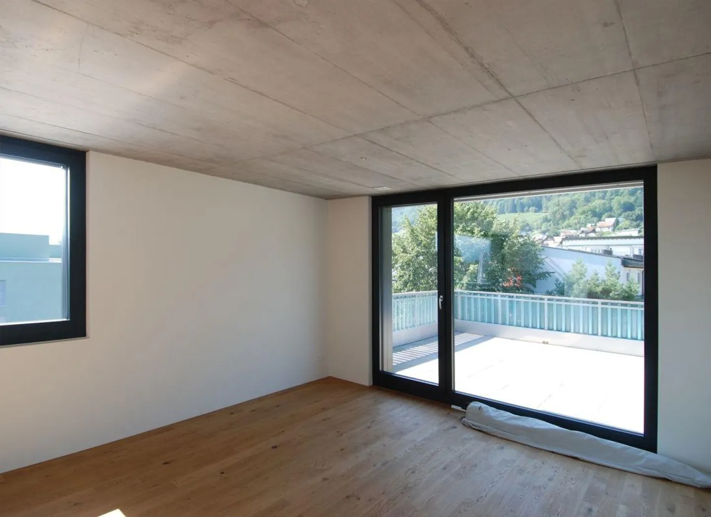 sonnige 2.5 Zimmer-Attikawohnung mit herrlicher Terrasse - Foto 2 von 6