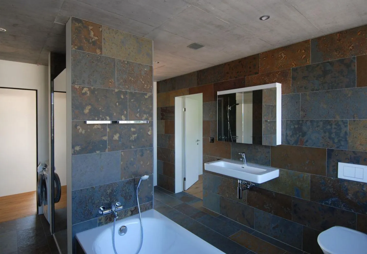 sonnige 2.5 Zimmer-Attikawohnung mit herrlicher Terrasse - Foto 3 von 6