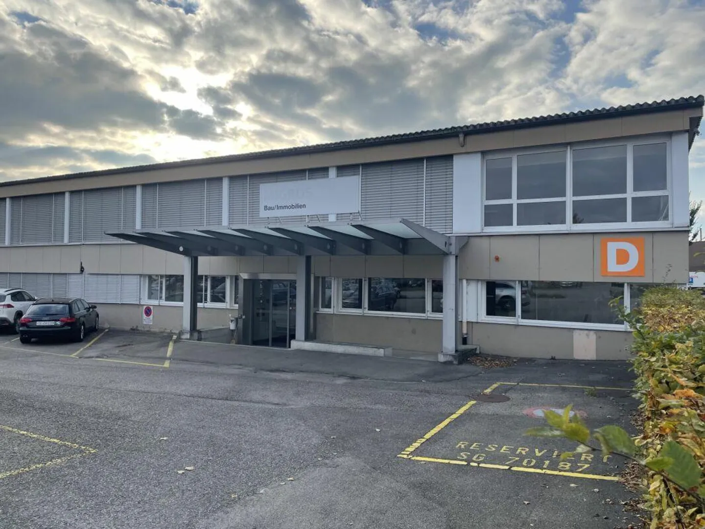 Ufficio e spazio commerciale in affitto - Foto 1 di 19