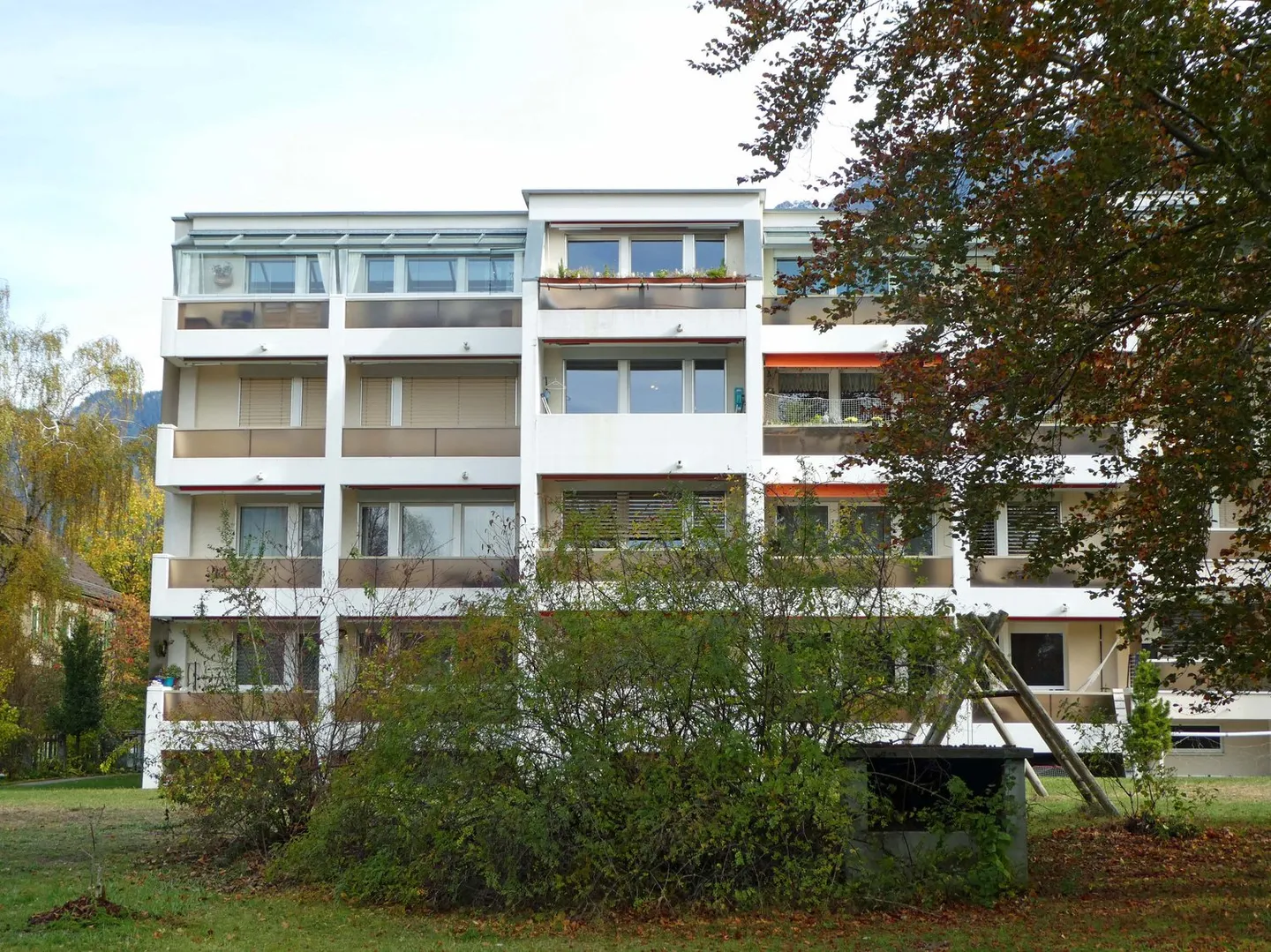 Enjoy the view of greenery and yet walk to the city - Photo 2 of 2