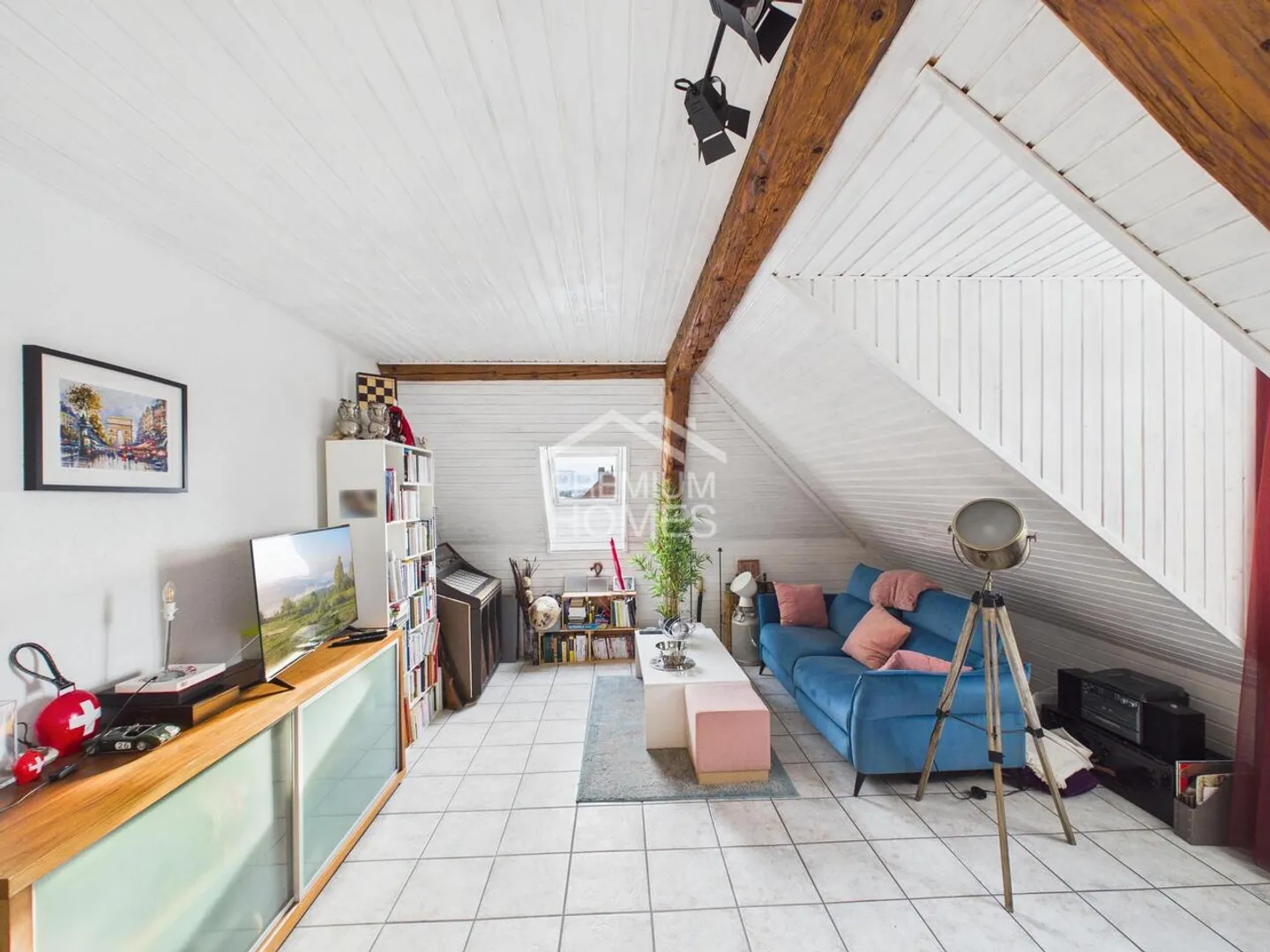 A characterful living space - Photo 2 of 9