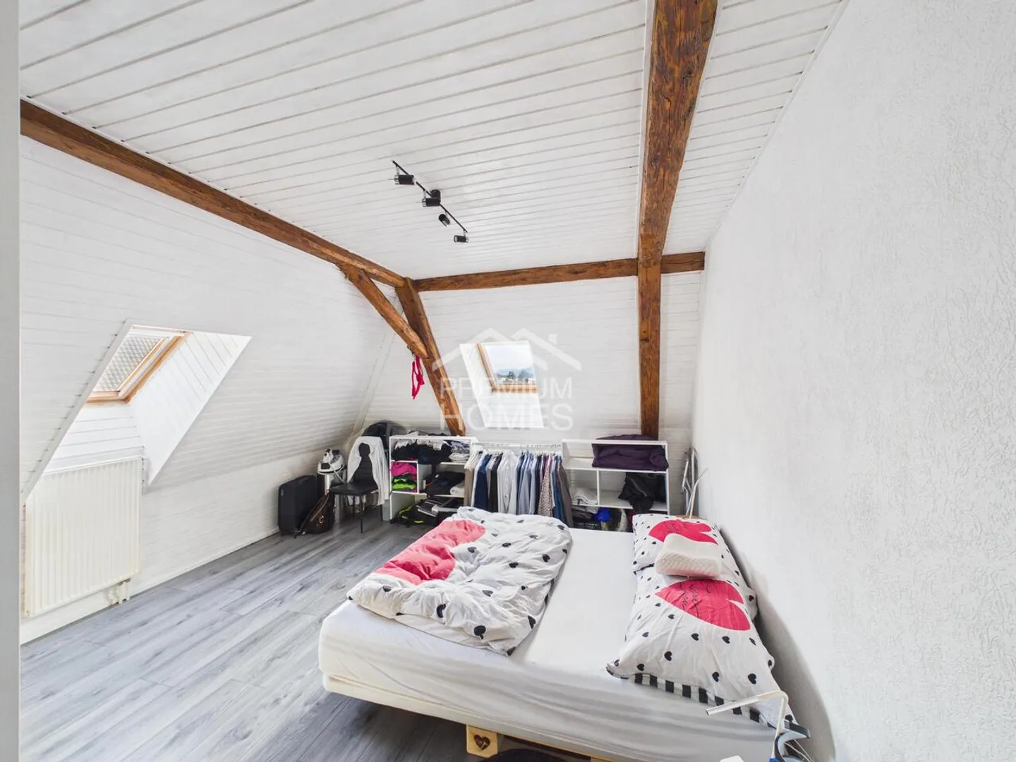 A characterful living space - Photo 5 of 9