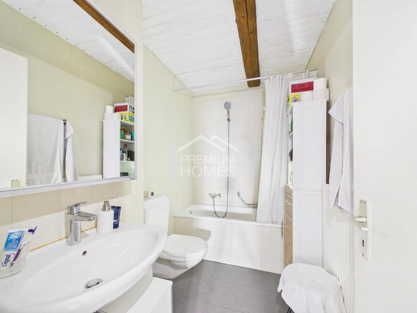 A characterful living space - Photo 6 of 9