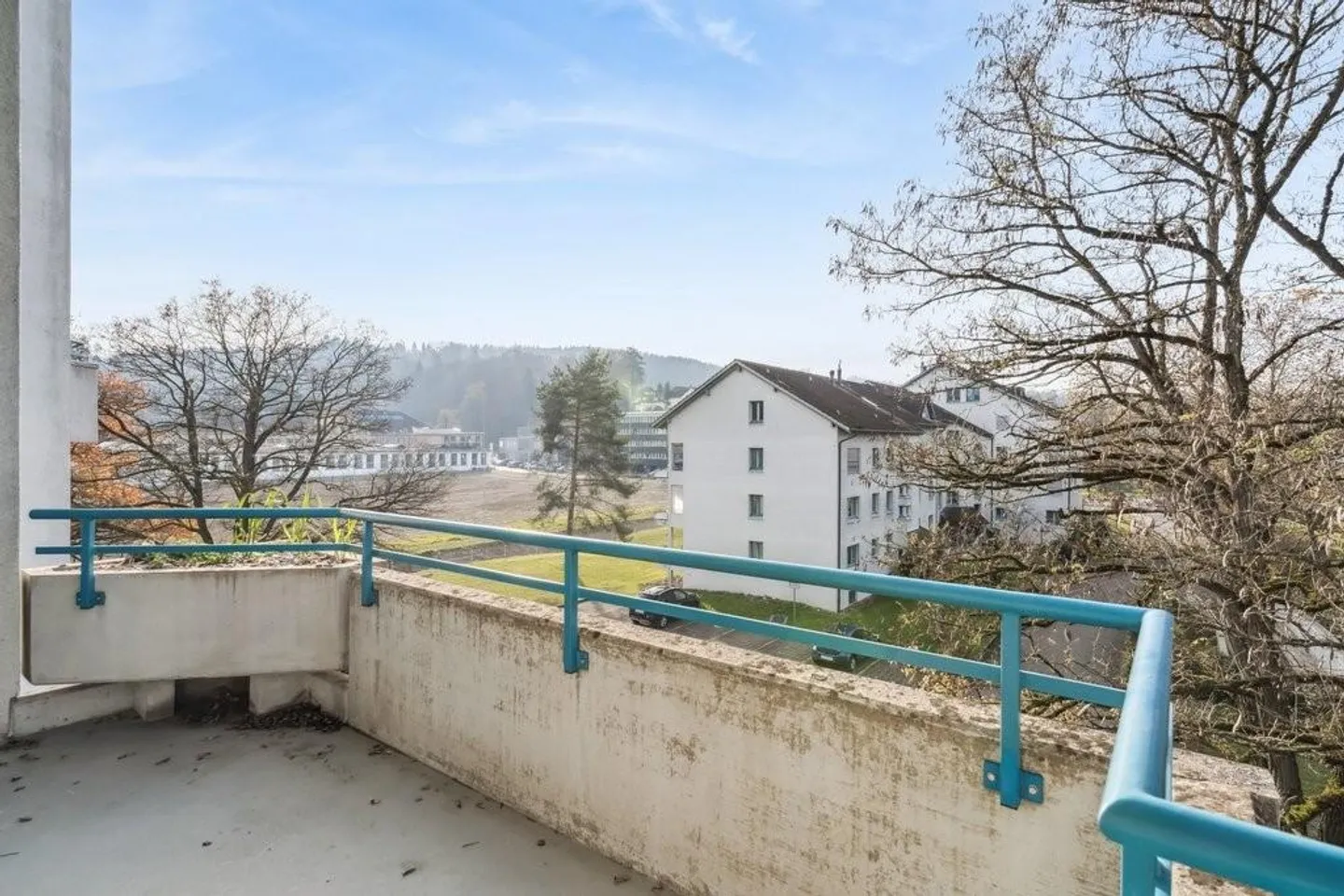 Spacious and bright apartment in a family-friendly neighborhood - Photo 6 of 8