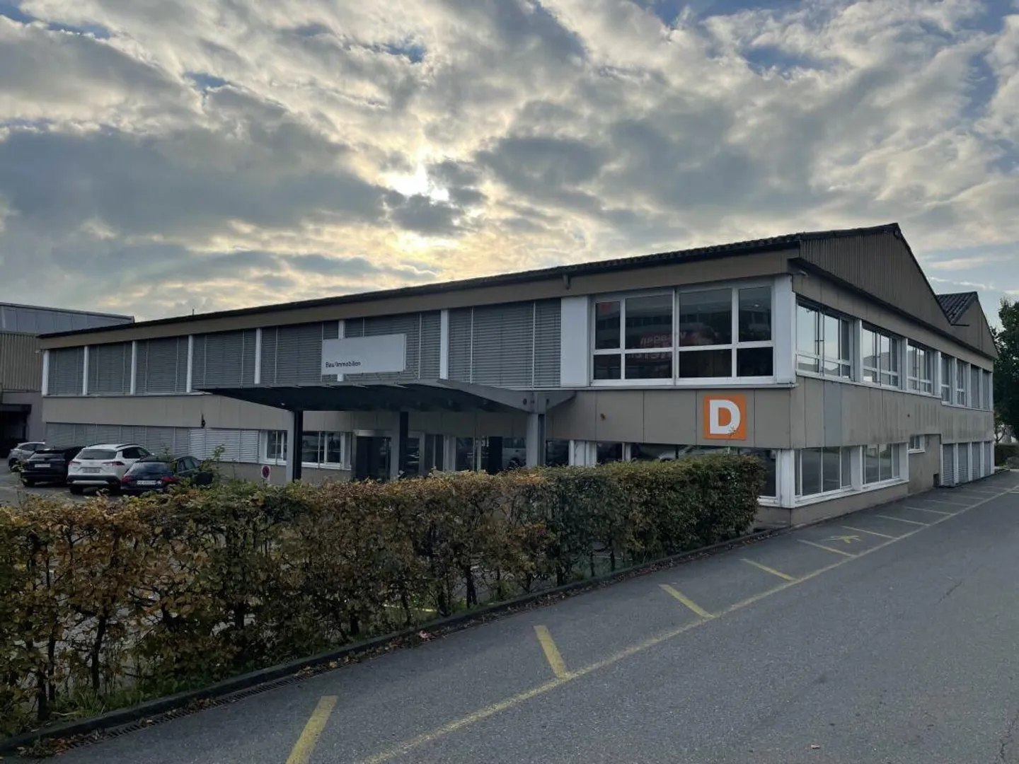 Ufficio e spazio commerciale in affitto - Foto 2 di 19