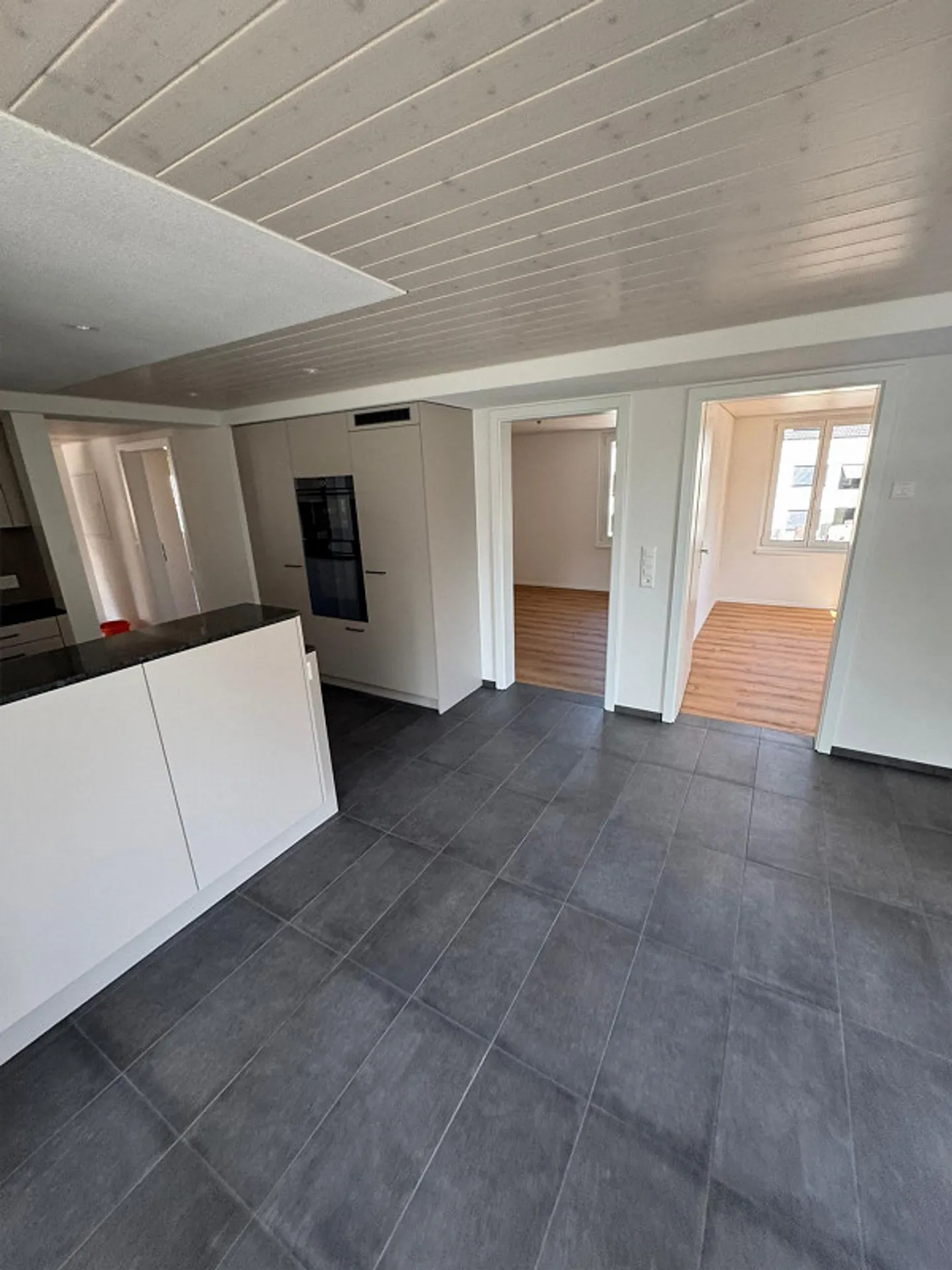 Appartement 4,5 pièces avec jardin et terrasse - PARFAIT pour les familles - Photo 3 sur 18