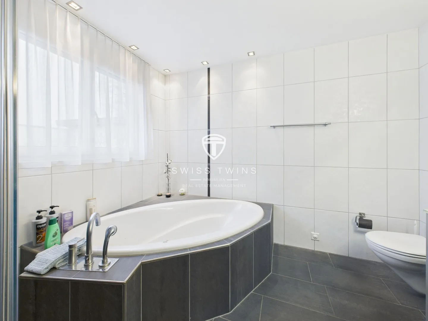 5½-Room Maisonette Apartment with Panorama and Mountain View - Photo 15 of 25