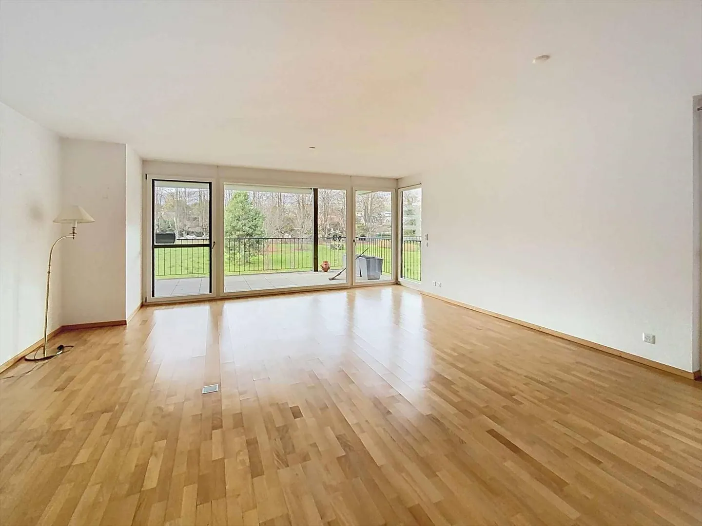 Exclusive Apartment in the Heart of the Village of Rolle - Photo 2 of 8