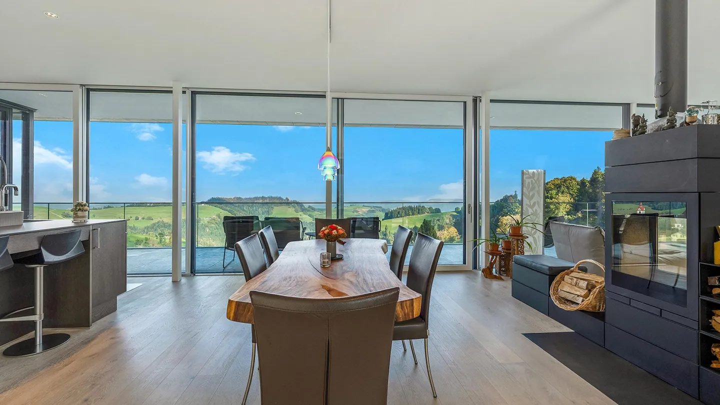 Luxurious Living Refuge with Smart Technology - Photo 3 of 4